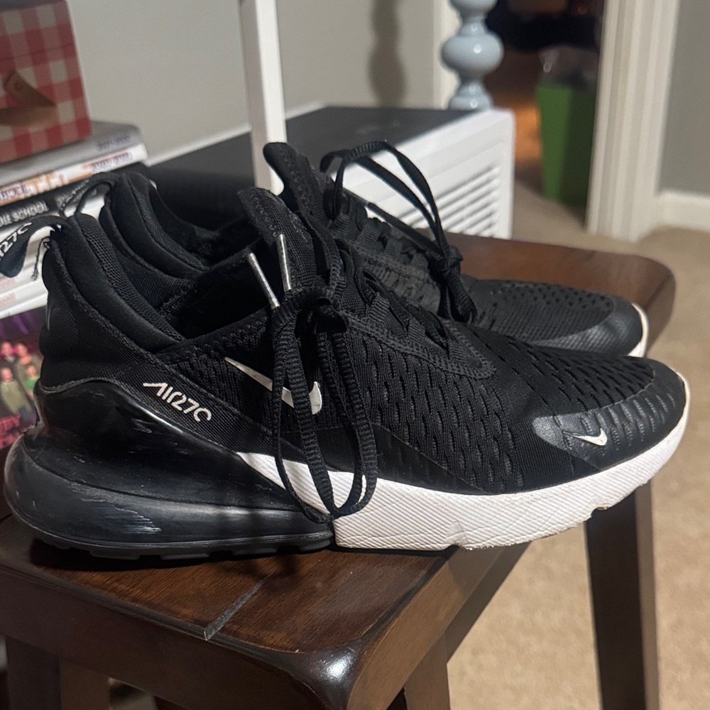Nike Air Max 270 Black and White youth sz7 /Men's Athletic Shoes